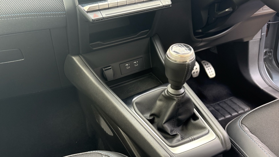 Renault Captur 1.2 TCE 115 Esprit Alpine 5dr Petrol Hatchback - Image 13