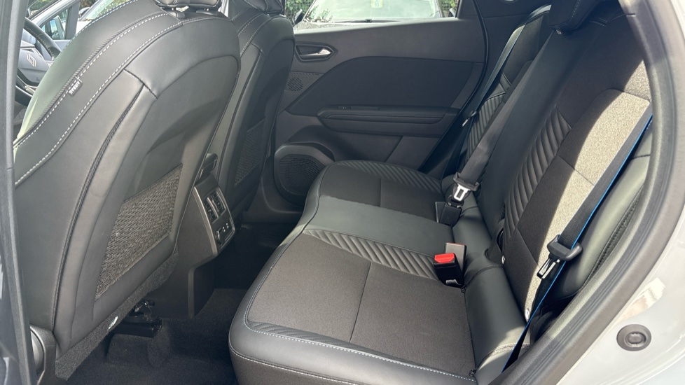 Renault Captur 1.2 TCE 115 Esprit Alpine 5dr Petrol Hatchback - Image 16