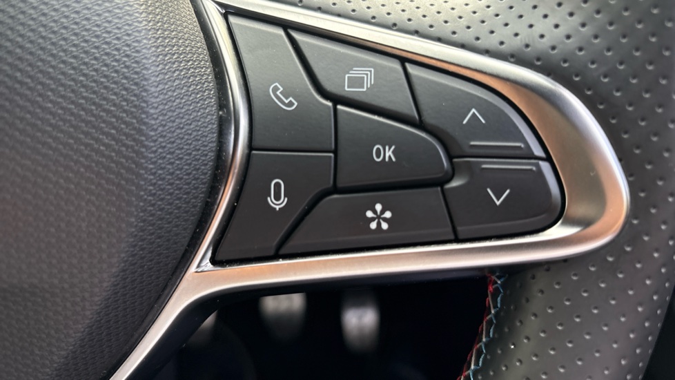 Renault Captur 1.2 TCE 115 Esprit Alpine 5dr Petrol Hatchback - Image 28