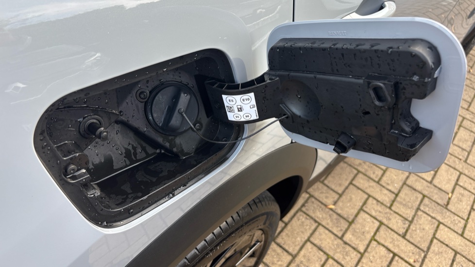 Renault Captur 1.2 TCE 115 Esprit Alpine 5dr Petrol Hatchback - Image 41