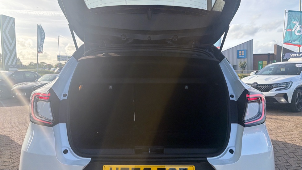 Renault Captur 1.2 TCE 115 Esprit Alpine 5dr Petrol Hatchback - Image 4