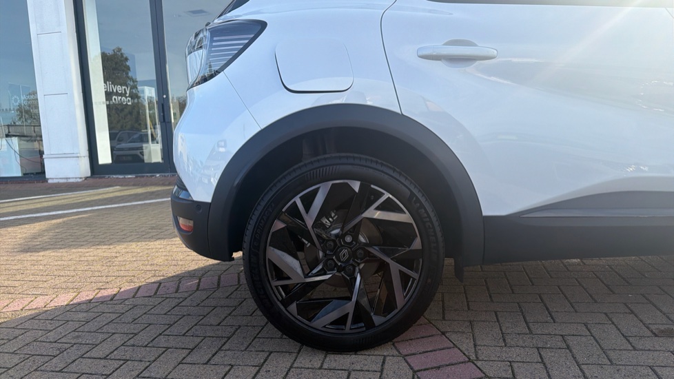 Renault Captur 1.2 TCE 115 Esprit Alpine 5dr Petrol Hatchback - Image 7
