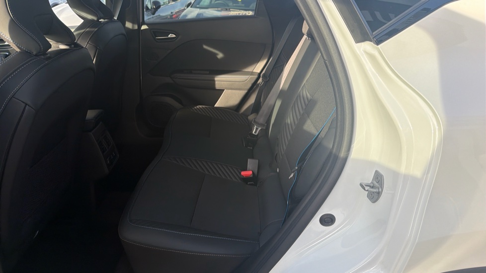 Renault Captur 1.2 TCE 115 Esprit Alpine 5dr Petrol Hatchback - Image 16