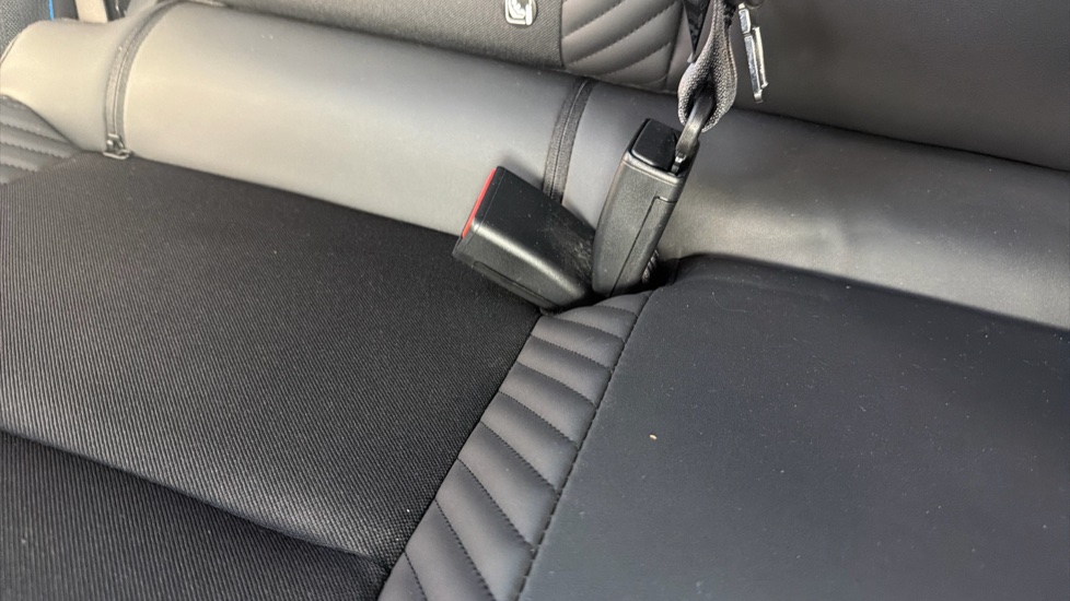 Renault Captur 1.2 TCE 115 Esprit Alpine 5dr Petrol Hatchback - Image 17