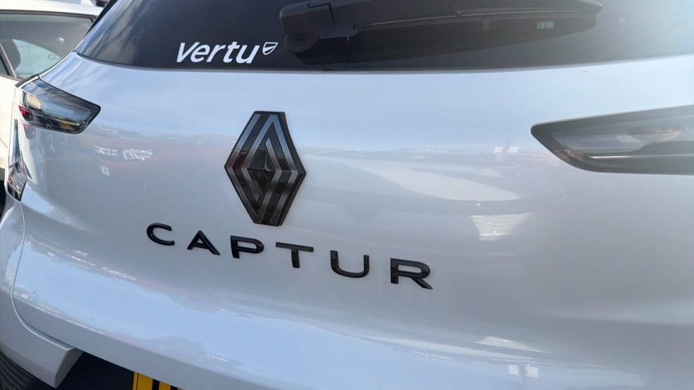 Renault Captur 1.2 TCE 115 Esprit Alpine 5dr Petrol Hatchback - Image 36