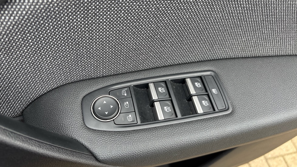 Renault Captur 1.2 TCE 115 Techno 5dr Petrol Hatchback - Image 21