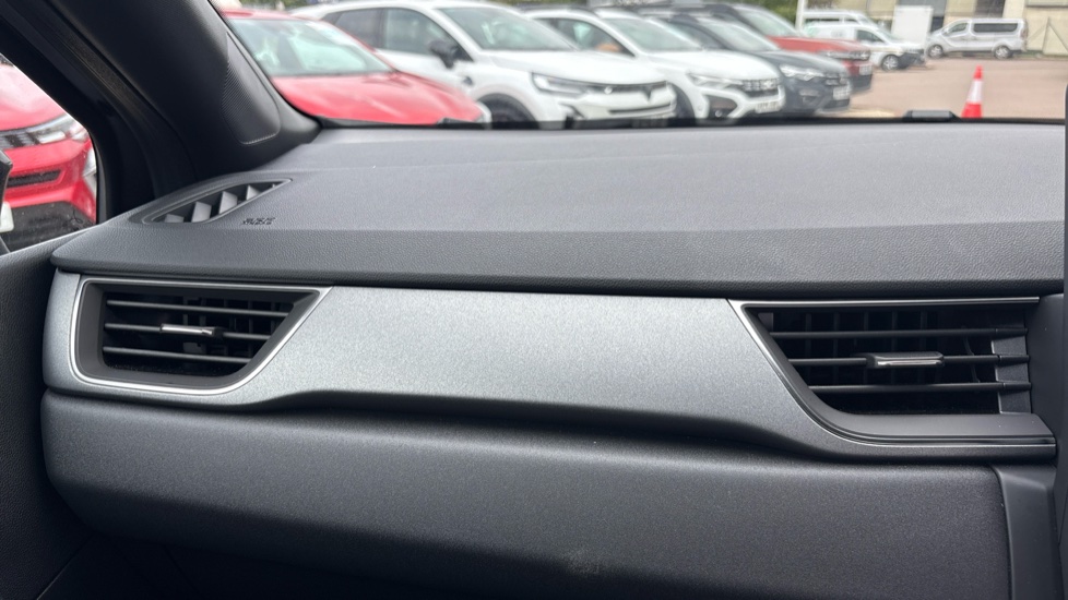 Renault Captur 1.2 TCE 115 Techno 5dr Petrol Hatchback - Image 27