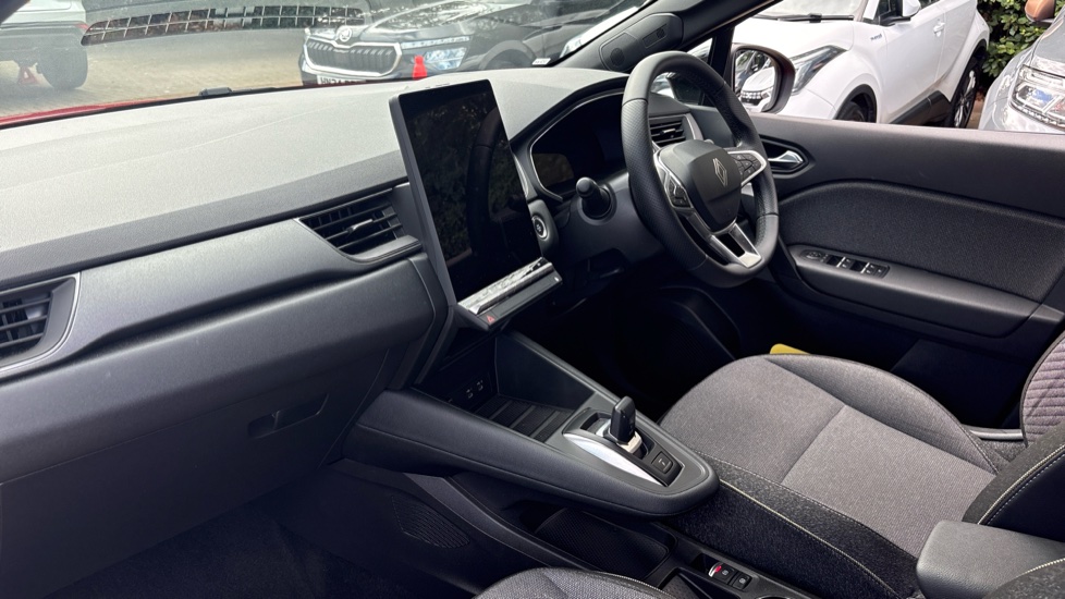 Renault Symbioz 1.8 E-Tech FHEV 160 Techno 5dr Auto Hybrid Estate - Image 9