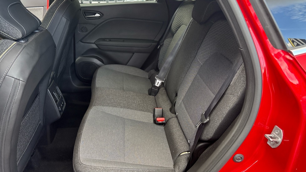 Renault Symbioz 1.8 E-Tech FHEV 160 Techno 5dr Auto Hybrid Estate - Image 16