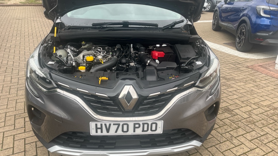 Renault Captur 1.3 TCE 130 Iconic 5dr Petrol Hatchback - Image 8