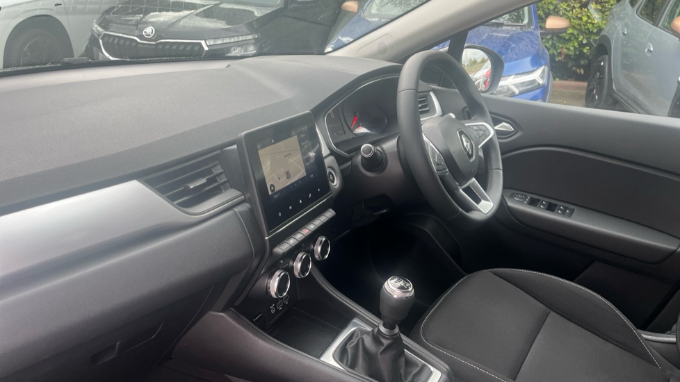 Renault Captur 1.3 TCE 130 Iconic 5dr Petrol Hatchback - Image 9