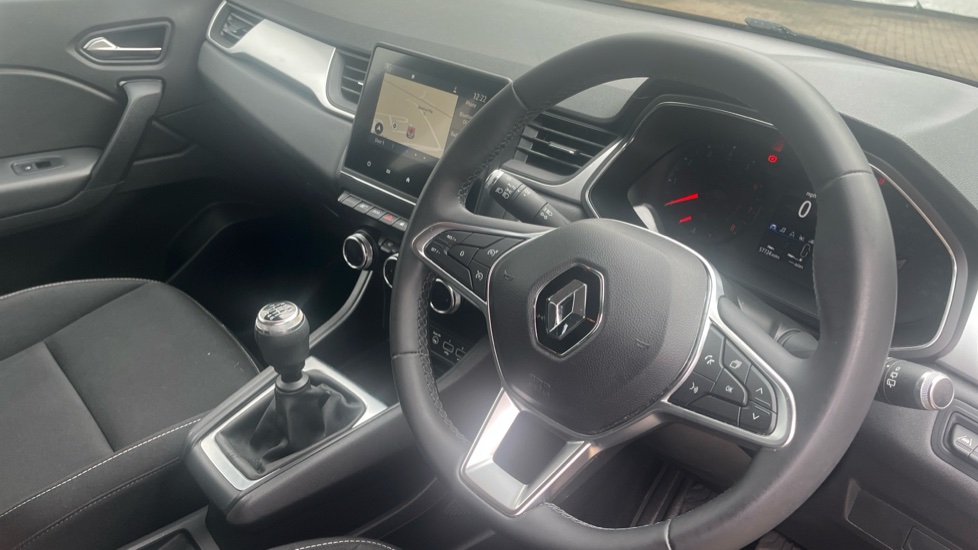 Renault Captur 1.3 TCE 130 Iconic 5dr Petrol Hatchback - Image 11