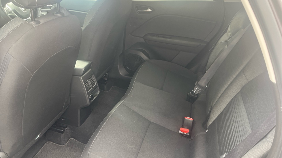 Renault Captur 1.3 TCE 130 Iconic 5dr Petrol Hatchback - Image 16