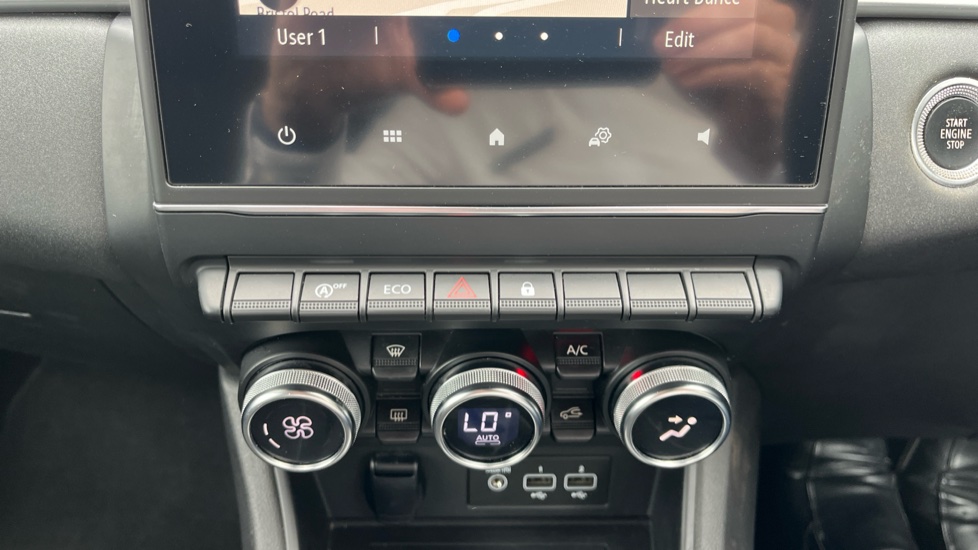 Renault Captur 1.3 TCE 130 Iconic 5dr Petrol Hatchback - Image 23