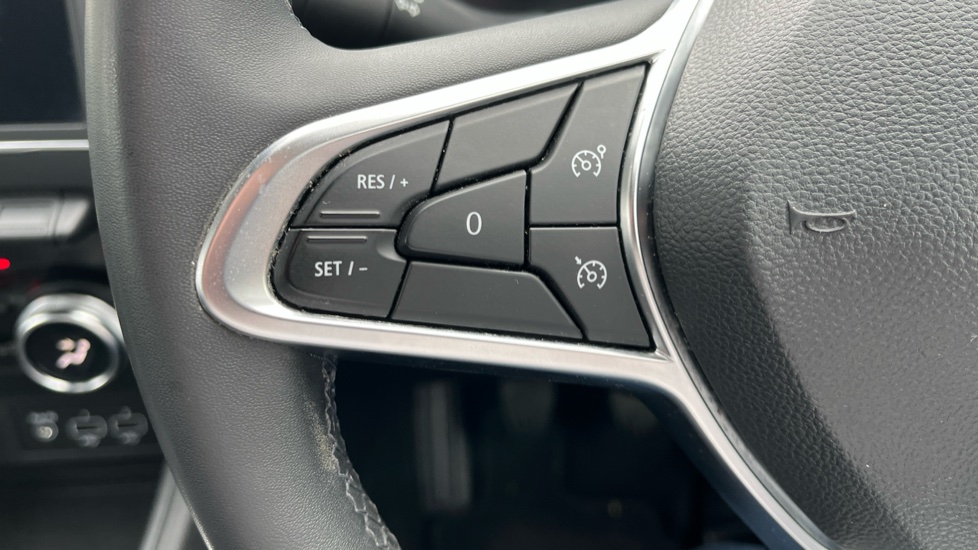 Renault Captur 1.3 TCE 130 Iconic 5dr Petrol Hatchback - Image 27