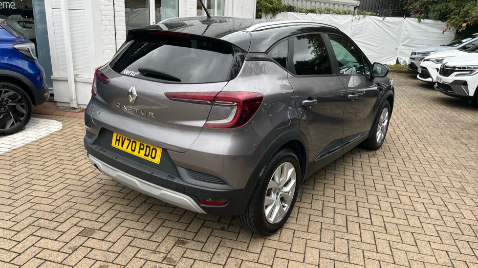 Renault Captur 1.3 TCE 130 Iconic 5dr Petrol Hatchback - Image 39