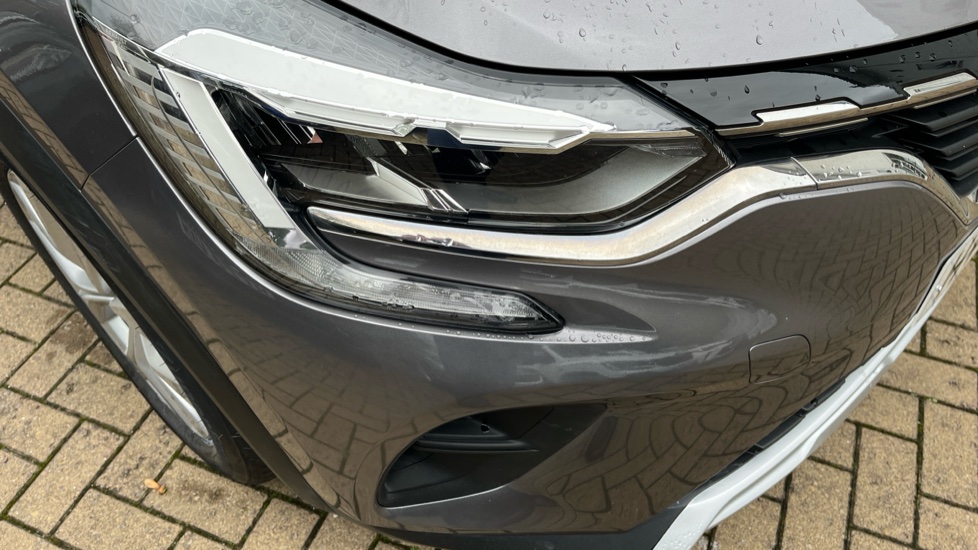 Renault Captur 1.3 TCE 130 Iconic 5dr Petrol Hatchback - Image 42