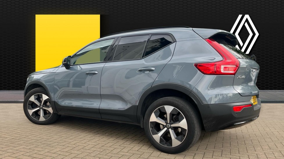 Volvo XC40 2.0 B4P Ultimate Dark 5dr Auto Petrol Estate - Image 2