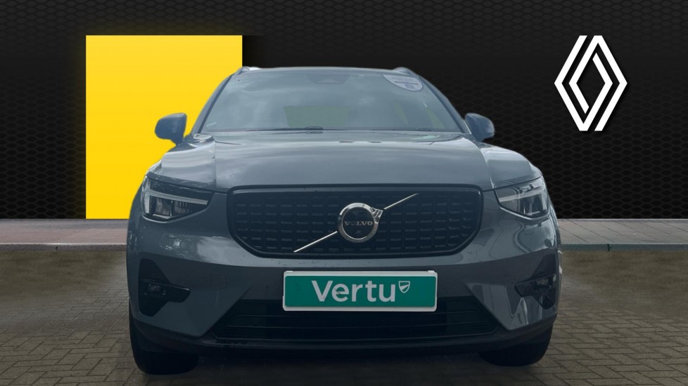 Volvo XC40 2.0 B4P Ultimate Dark 5dr Auto Petrol Estate - Image 3