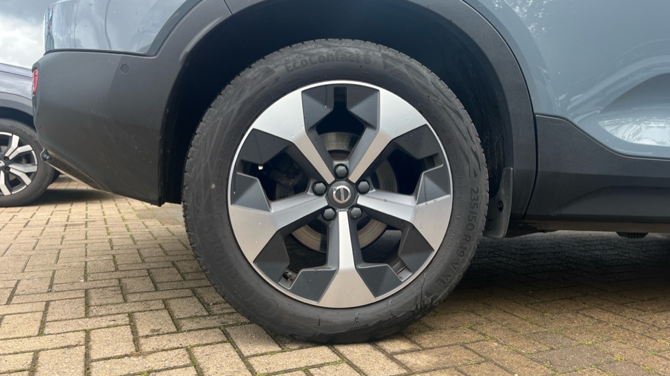Volvo XC40 2.0 B4P Ultimate Dark 5dr Auto Petrol Estate - Image 7