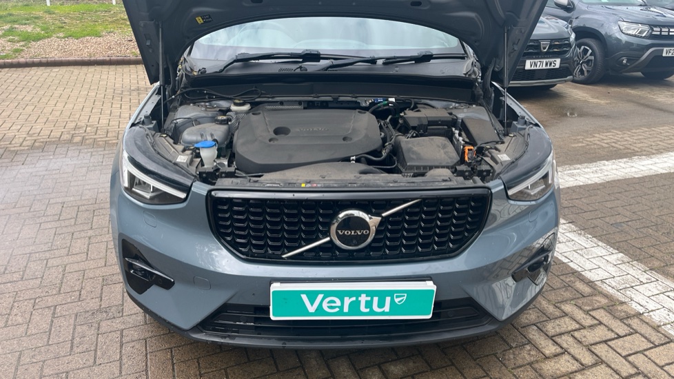 Volvo XC40 2.0 B4P Ultimate Dark 5dr Auto Petrol Estate - Image 8