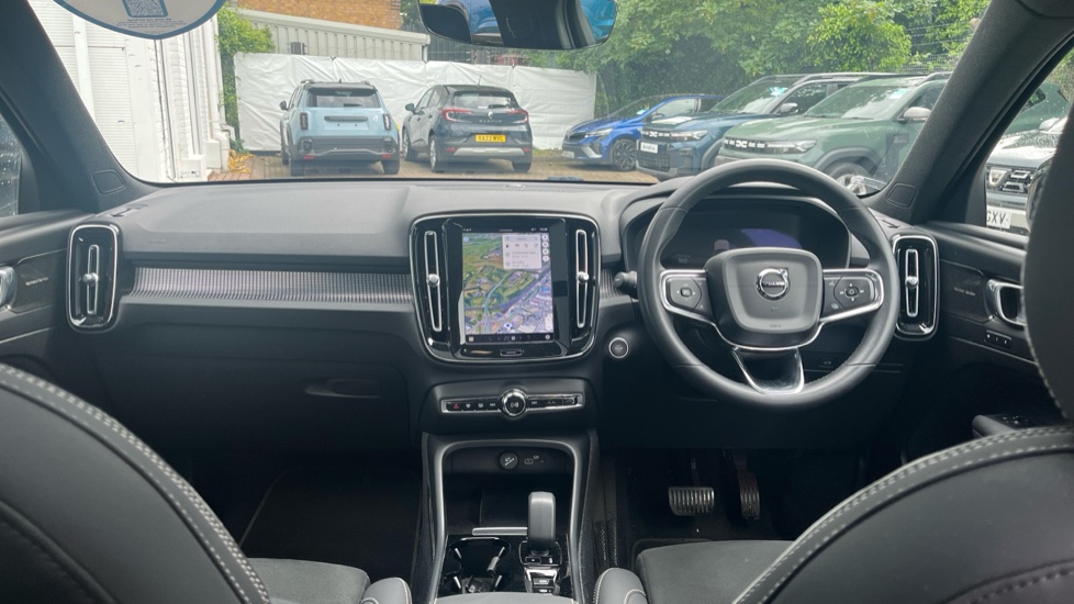Volvo XC40 2.0 B4P Ultimate Dark 5dr Auto Petrol Estate - Image 10