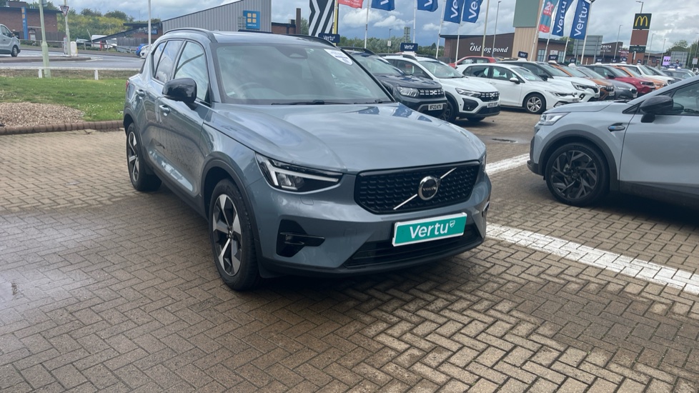 Volvo XC40 2.0 B4P Ultimate Dark 5dr Auto Petrol Estate - Image 33