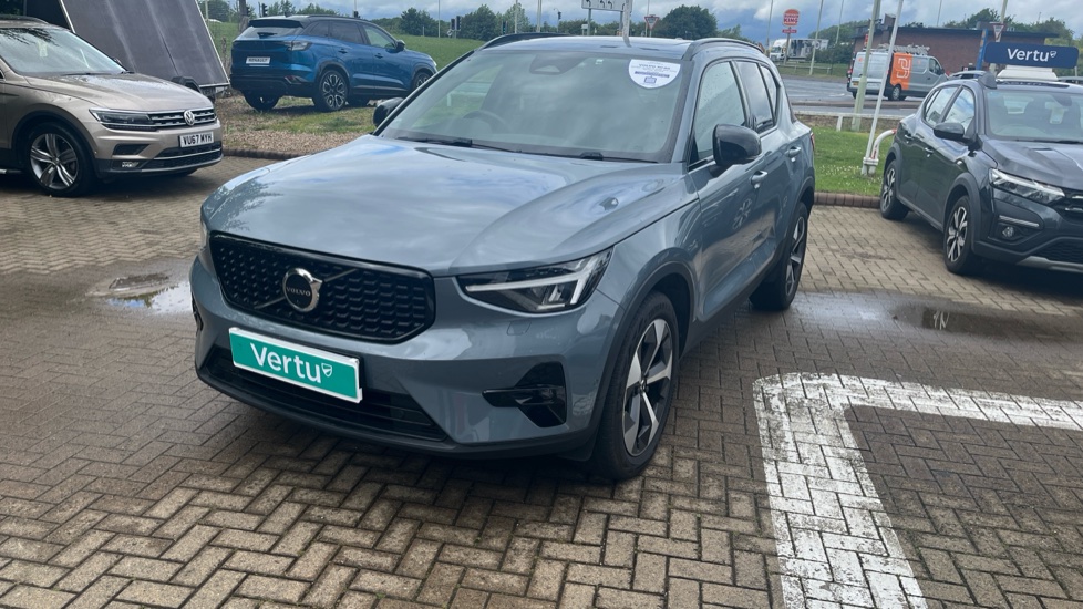 Volvo XC40 2.0 B4P Ultimate Dark 5dr Auto Petrol Estate - Image 34