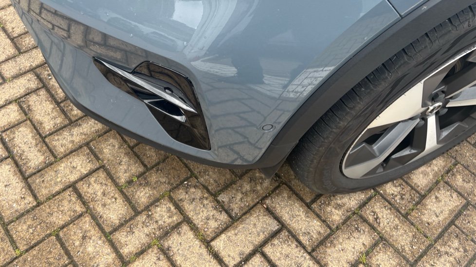 Volvo XC40 2.0 B4P Ultimate Dark 5dr Auto Petrol Estate - Image 36