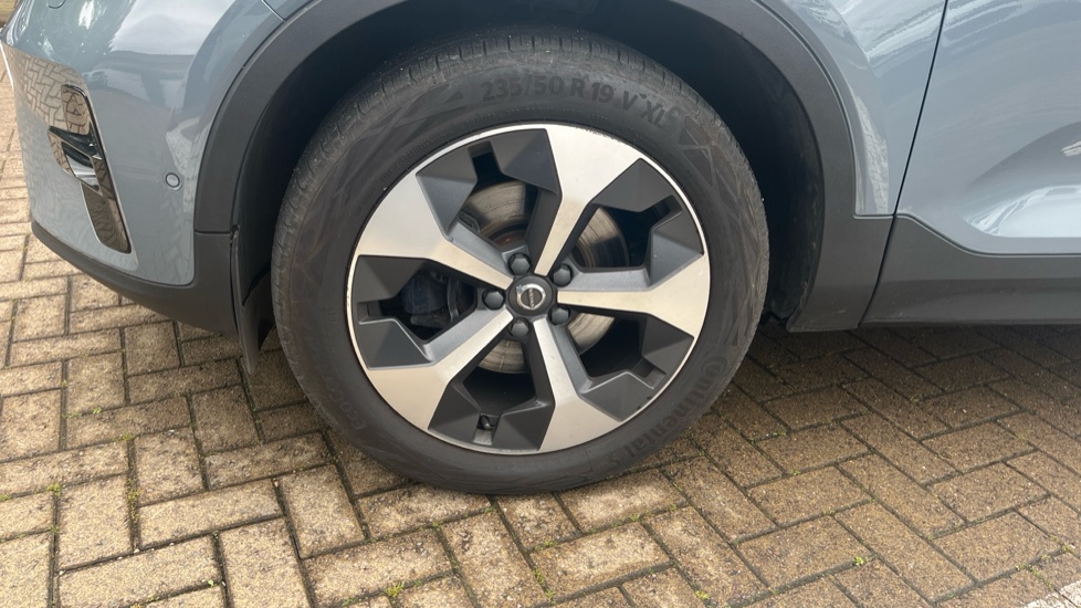 Volvo XC40 2.0 B4P Ultimate Dark 5dr Auto Petrol Estate - Image 37