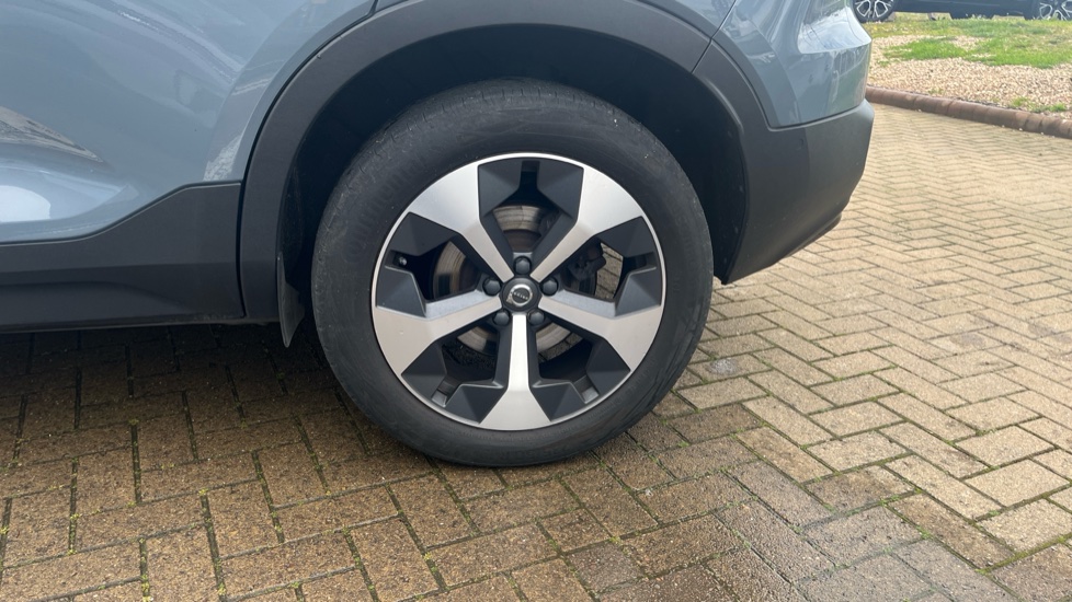 Volvo XC40 2.0 B4P Ultimate Dark 5dr Auto Petrol Estate - Image 38