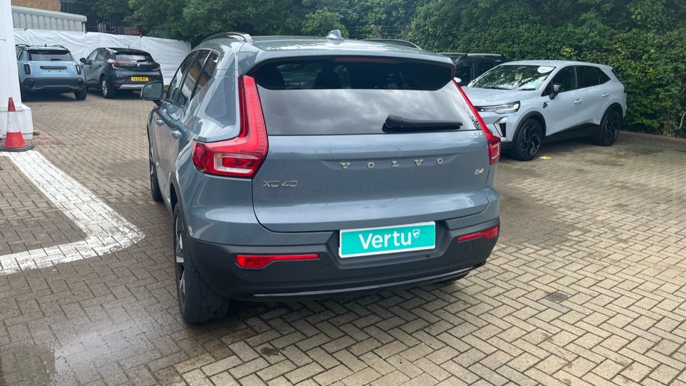 Volvo XC40 2.0 B4P Ultimate Dark 5dr Auto Petrol Estate - Image 39