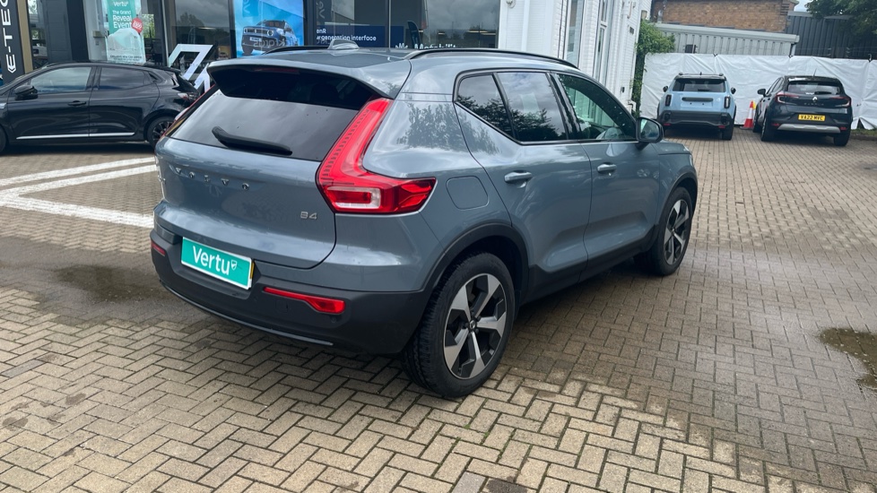 Volvo XC40 2.0 B4P Ultimate Dark 5dr Auto Petrol Estate - Image 43