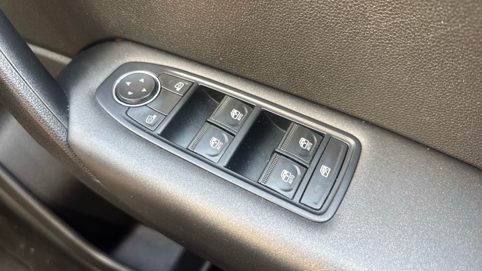 Renault Captur 1.0 TCE 90 Evolution 5dr Petrol Hatchback - Image 21