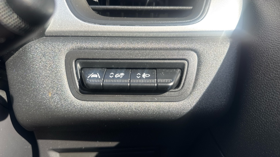 Renault Captur 1.0 TCE 90 Evolution 5dr Petrol Hatchback - Image 22