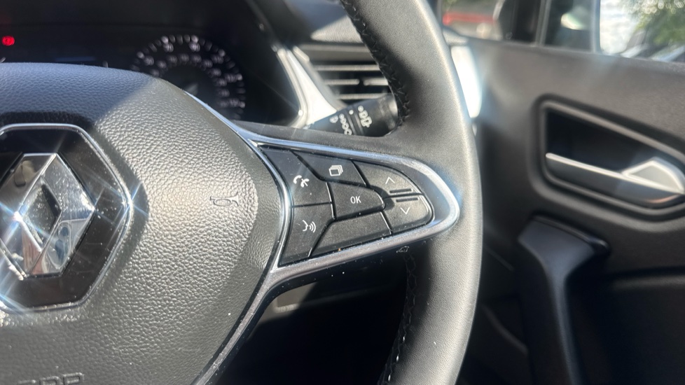 Renault Captur 1.0 TCE 90 Evolution 5dr Petrol Hatchback - Image 23
