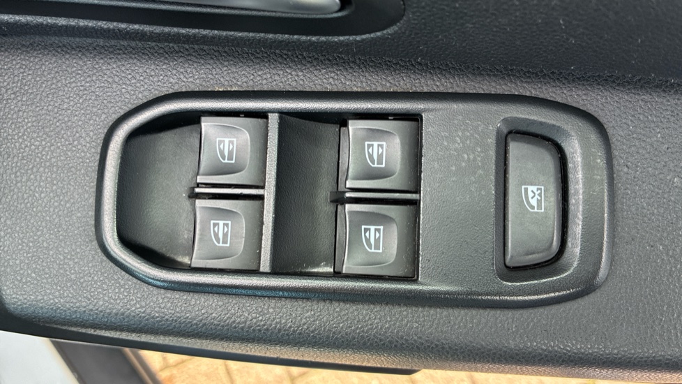 Dacia Duster 1.0 TCe 90 Comfort 5dr Petrol Estate - Image 36