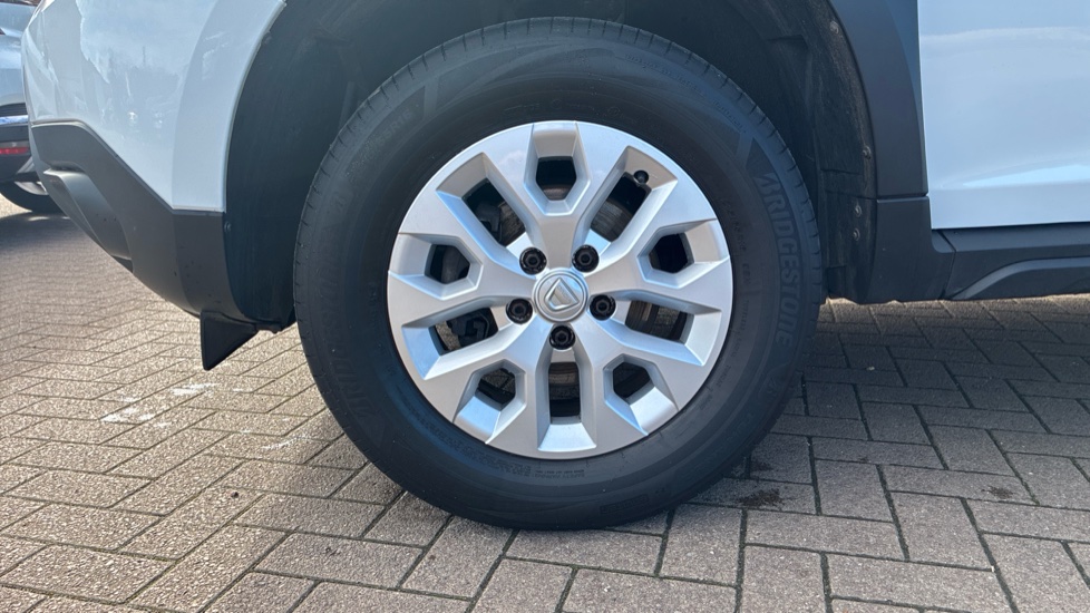 Dacia Duster 1.0 TCe 90 Comfort 5dr Petrol Estate - Image 39