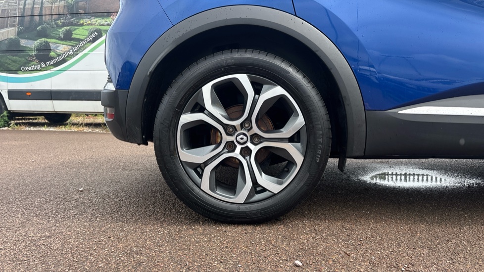 Renault Captur 1.3 TCE 140 SE Edition 5dr EDC Petrol Hatchback - Image 7