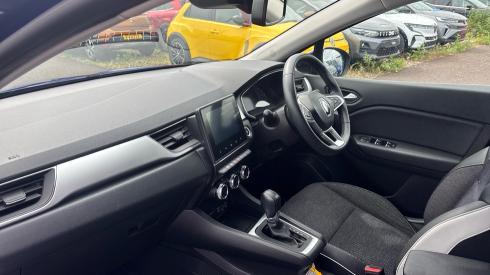 Renault Captur 1.3 TCE 140 SE Edition 5dr EDC Petrol Hatchback - Image 9