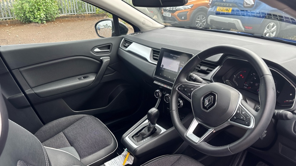Renault Captur 1.3 TCE 140 SE Edition 5dr EDC Petrol Hatchback - Image 11
