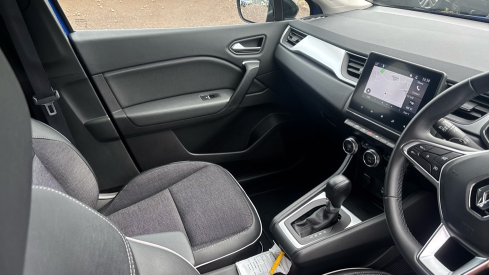 Renault Captur 1.3 TCE 140 SE Edition 5dr EDC Petrol Hatchback - Image 14