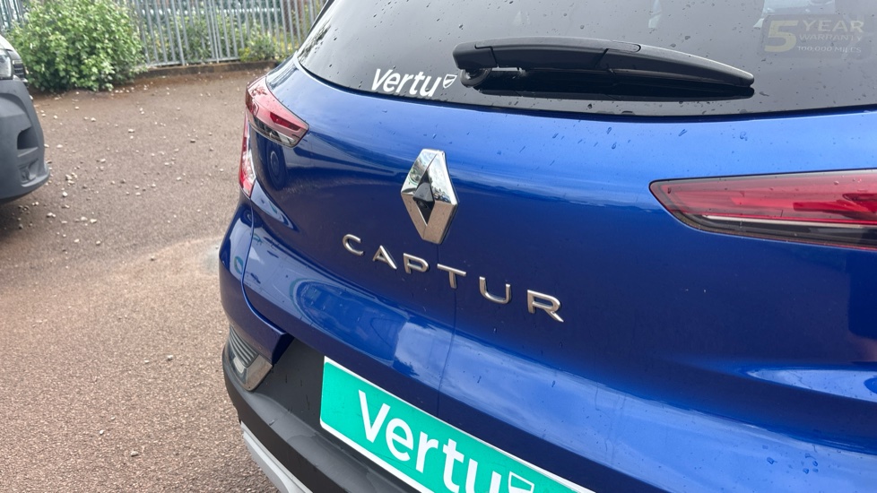 Renault Captur 1.3 TCE 140 SE Edition 5dr EDC Petrol Hatchback - Image 23