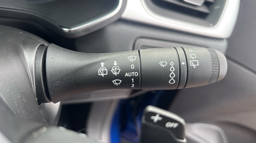 Renault Captur 1.3 TCE 140 SE Edition 5dr EDC Petrol Hatchback - Image 28