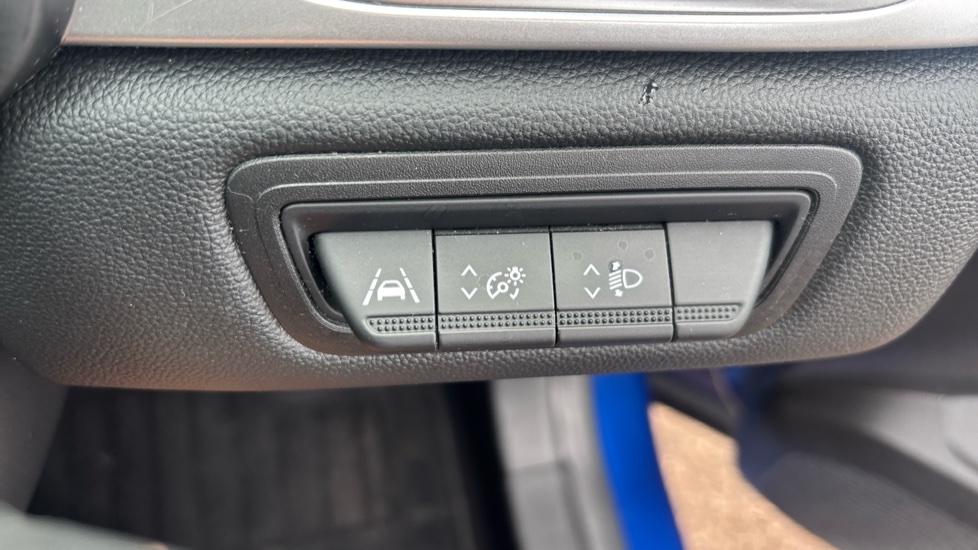 Renault Captur 1.3 TCE 140 SE Edition 5dr EDC Petrol Hatchback - Image 30