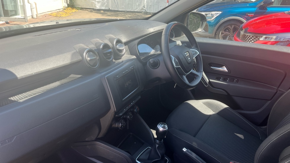 Dacia Duster 1.0 TCe 100 Comfort 5dr Petrol Estate - Image 9