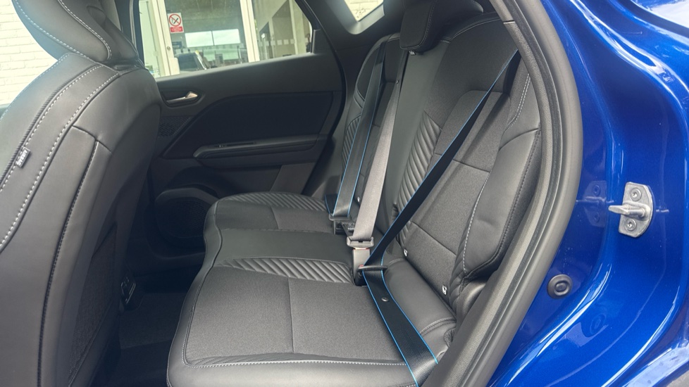 Renault Captur 1.8 E-Tech Full Hybrid 160 Esprit Alpine 5dr Auto Hybrid Hatchback - Image 16