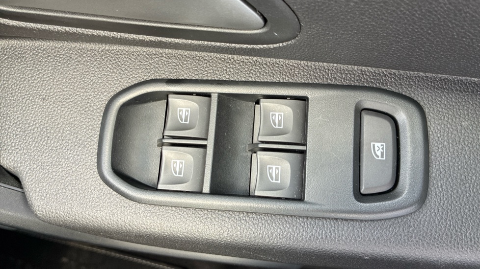Dacia Duster 1.0 TCe 90 Expression 5dr Petrol Estate - Image 24