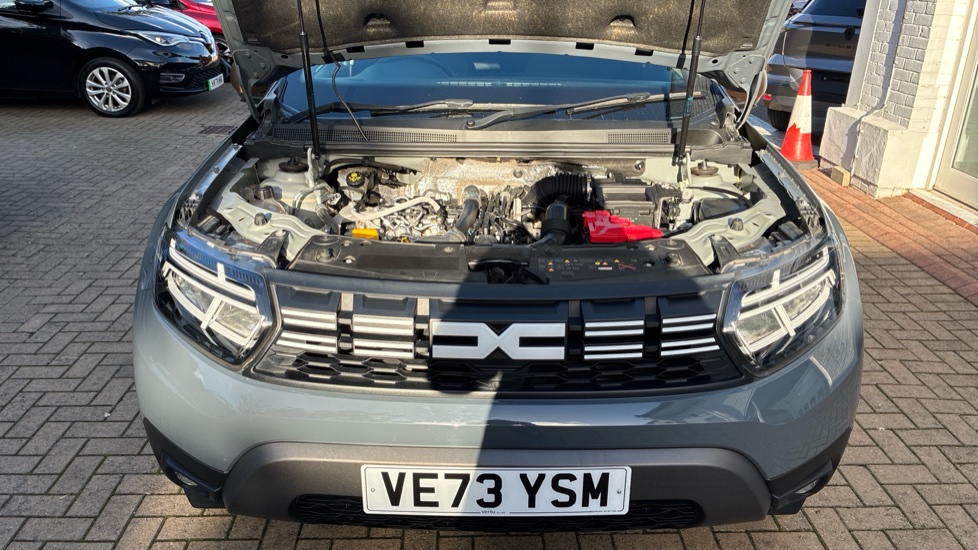 Dacia Duster 1.3 TCe 130 Extreme 5dr Petrol Estate - Image 8