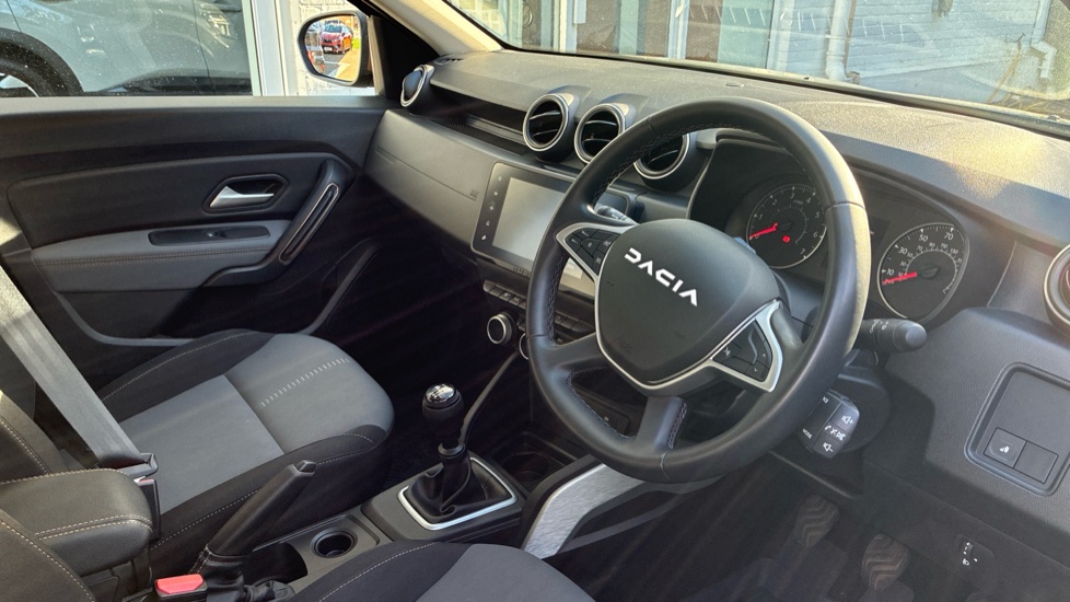 Dacia Duster 1.3 TCe 130 Extreme 5dr Petrol Estate - Image 11